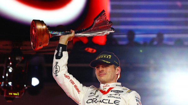 Ферстаппен одержал восемнадцатую победу в этом сезоне на Гран‑при Лас‑Вегаса, Леклер сместил Переса на третье место в конце гонки